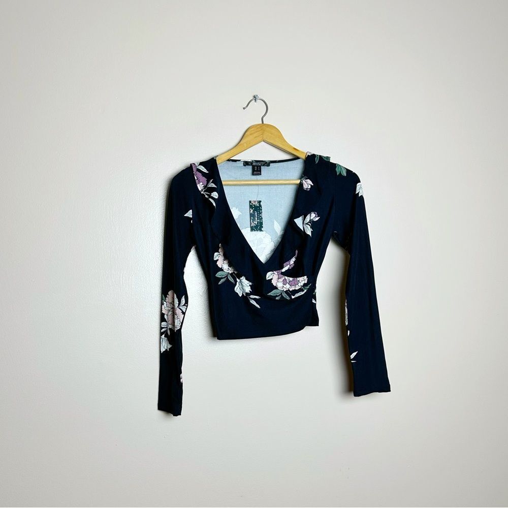 CLEARANCE! Black Boutique Floral Ruffle Wrap Crop Top Size S NWT